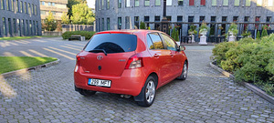 Üürile anda Toyota Yaris (3 foto / 5)
