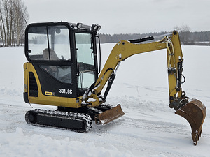ЭКСКАВАТОР CAT 301.8 (1 фото из 10)