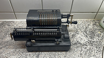 Механический калькулятор Walther RM