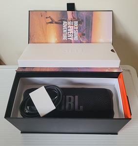 Jbl Flip 6 новая (2 фото из 2)