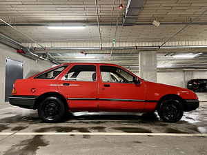 Ford Sierra (9 фото из 10)