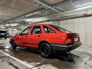 Ford Sierra (10 фото из 10)