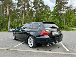 BMW 330xd. Двигатель работает хорошо, много мощности и нет утечек. Коробка перед... (2 фото из 9)