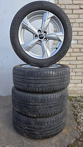 Audi A6 (C8) R18 + Bridgestone 5-6mm mustriga komplekt! (1 foto / 10)