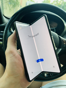 Samsung galaxy Z Fold 3 (2 foto / 6)