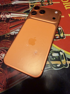 iPhone 17 Pro Max, Orange, 256Gb, tagumine klaas katki (1 foto / 5)