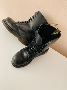 Dr Martens Nr.36/36.5 (23,4cm) ! Kantud ! (1 foto / 6)