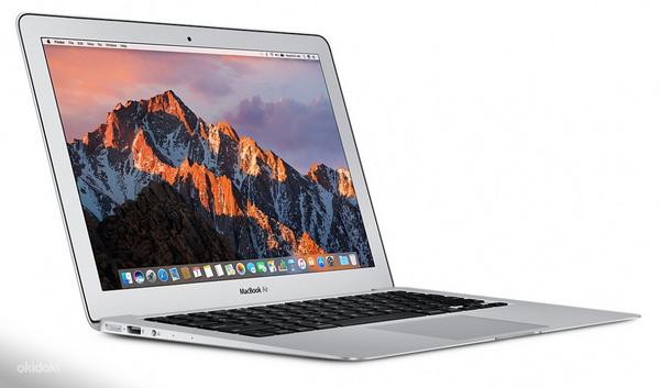 Apple MacBook Air 13 дюймов, 2015 г., твердотельный накопитель 1,6 / 4 ГБ / 128 ГБ, серебристый (фото #1)