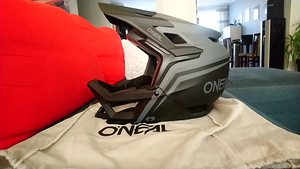 Kiiver ONeal Transition Helmet - FLASH V.22 gray/blac (2 foto / 8)