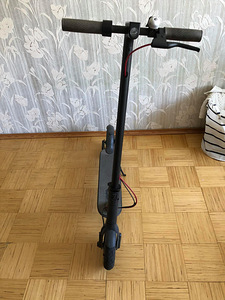 Tõukeratas Xiaomi M 365 must (1 foto / 2)