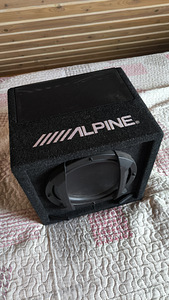 Новый активный сабвуфер Alpine 8'' (1 фото из 5)