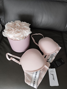 Новый бюстгальтер Guess, оригинал, 34B (1 фото из 6)