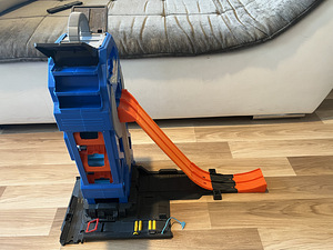 Гараж Hot wheels (2 фото из 3)