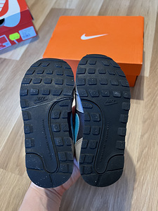 Новые кроссовки (3 фото из 3)
