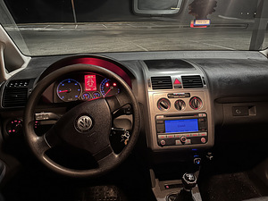 Volkswagen Touran 2.0 TDi 100kw (8 foto / 9)