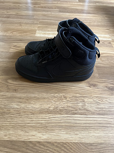 Кроссовки Nike (2 фото из 3)