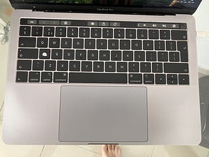 Macbook Pro 13 - 2018 i5 - 8GB / 512GB Touch Bar (2 foto / 5)