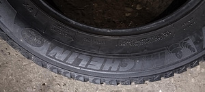 Korralikud Michelin naastud 235/60 r18 (2 foto / 3)