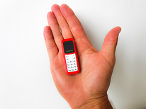 Mikro tālrunis ar izmēru, mazāku par šķiltavas
