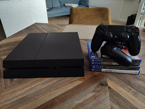 Playstation 4 1TB (2 foto / 3)