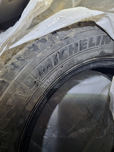 Шипованные шины Michelin 205/55 r16 (5 фото из 6)