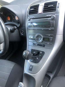 Auto toyota auris (4 foto / 7)