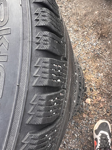 Rehv Nokian Hakkapeliitta R2 225/60/R17 (2 foto / 4)