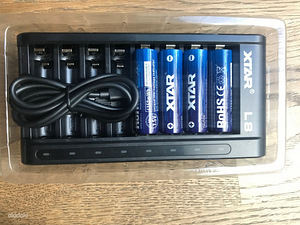 Akupatareid 1.5V 2500mAh AA Lithium ja laadija, uued (1 foto / 2)