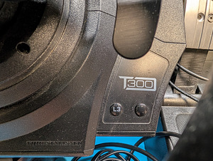 Thrustmaster T300 RS GT Edition (4 фото из 6)