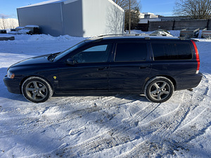 Volvo v70 AWD manuaal (4 foto / 9)