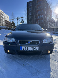 Volvo v70 AWD manuaal (5 foto / 9)