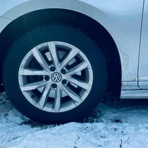 Оригинальные диски VW Passat и шины Nokian Hakkapeliitta (3 фото из 3)