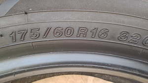 Шины 175/60/R16 Yokohama ice GUARD ig60 7.7mm 2022 (4 фото из 10)