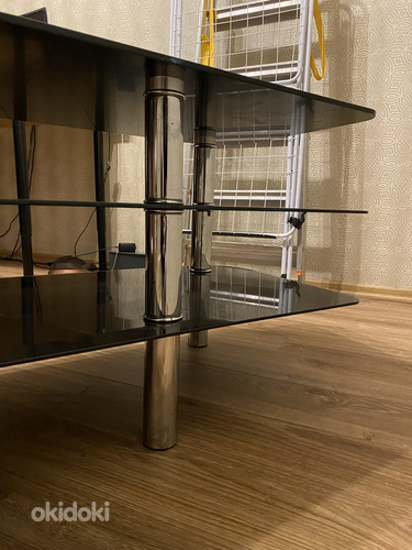 Стеклянный трёхуровневый стол (фото #4)