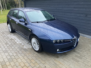 Alfa Romeo 159 Sportwagon 1,9 JTDM 110kw 2007a (3 foto / 15)