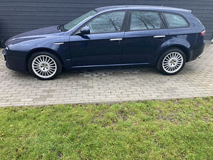 Alfa Romeo 159 Sportwagon 1,9 JTDM 110kw 2007a (6 foto / 15)