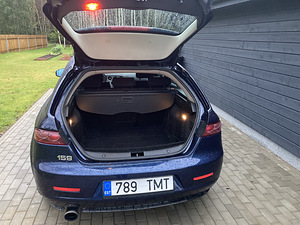 Alfa Romeo 159 Sportwagon 1,9 JTDM 110kw 2007a (14 foto / 15)