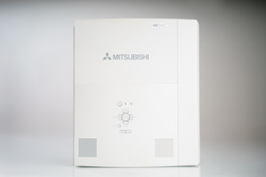 Mitsubishi XL6600U Projektor (4 foto / 5)