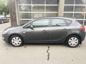 Opel Astra 1.6 85kw manual 2012 (2 foto / 7)
