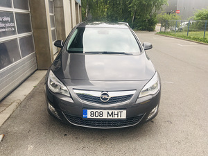 Opel Astra 1.6 85kw manual 2012 (3 foto / 7)