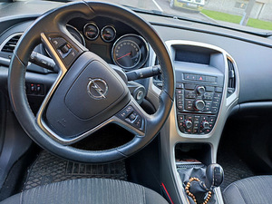 Opel Astra 1.6 85kw manual 2012 (6 foto / 7)