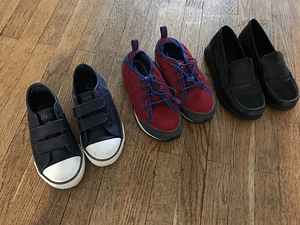3 пары приличной обуви для мальчика (с. 27-28)