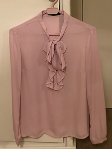 Светло розовая блузка