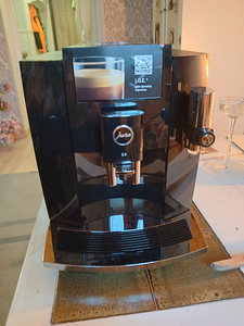 Müüa uus pakendis Jura E8 Piano Black kohviaparaat! (5 foto / 7)