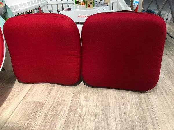 Два дизайнерских стула в форме яйца (фото #4)