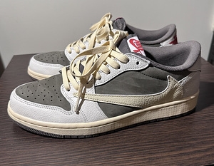 Nike Jordan 1 Low x Travis scott (2 foto / 7)