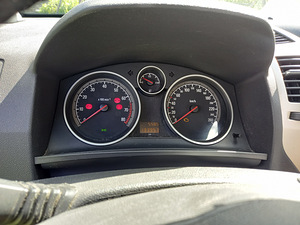 Opel Zafira (8 foto / 9)