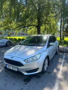 Ford Focus 1.6 (2 foto / 10)