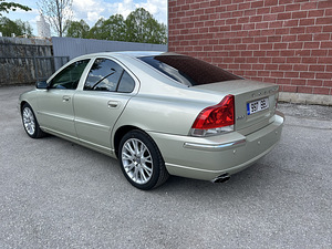 Volvo S60 2.5T AWD (4 foto / 5)