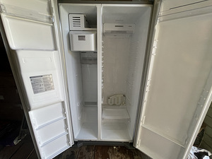 Kahepoolne külmik. LG kahe uksega külmkapp (7 foto / 9)